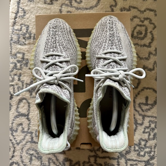 Yeezy Boost 350 V2 - Blue Tint - Size 9 - Good Condition! - Picture 7 of 8